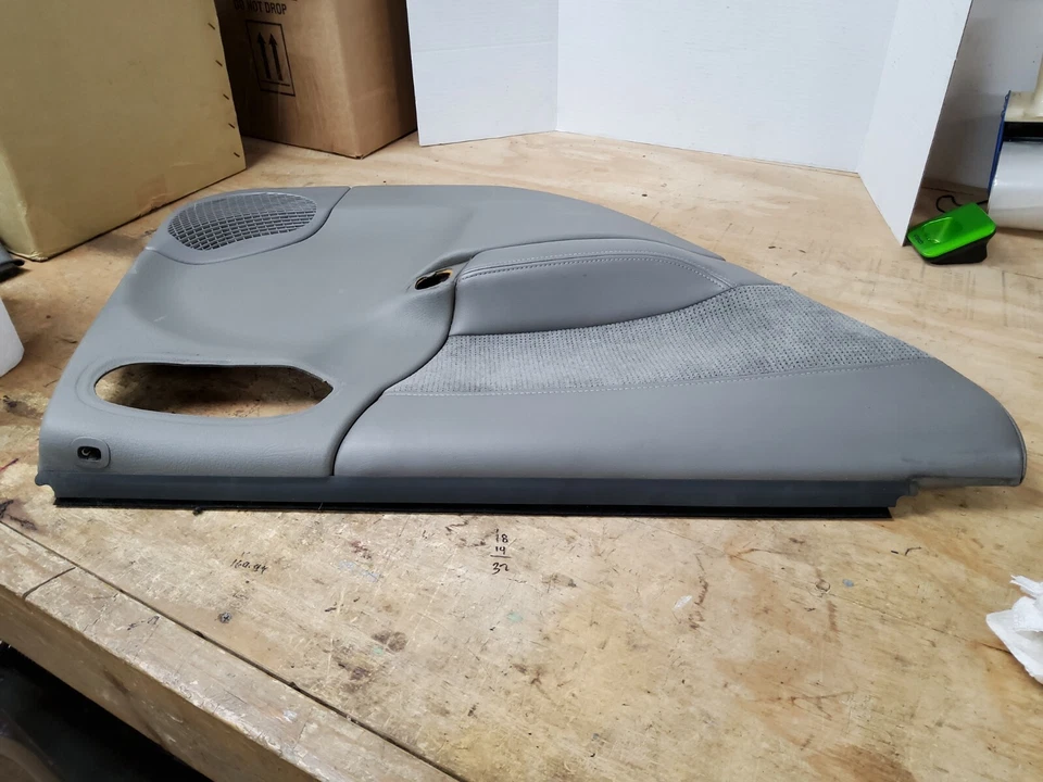 Panel de puerta trasera del conductor Saturn L300 L200 L100 L Series 2001-2002 gris OEM Foto 3 de 4