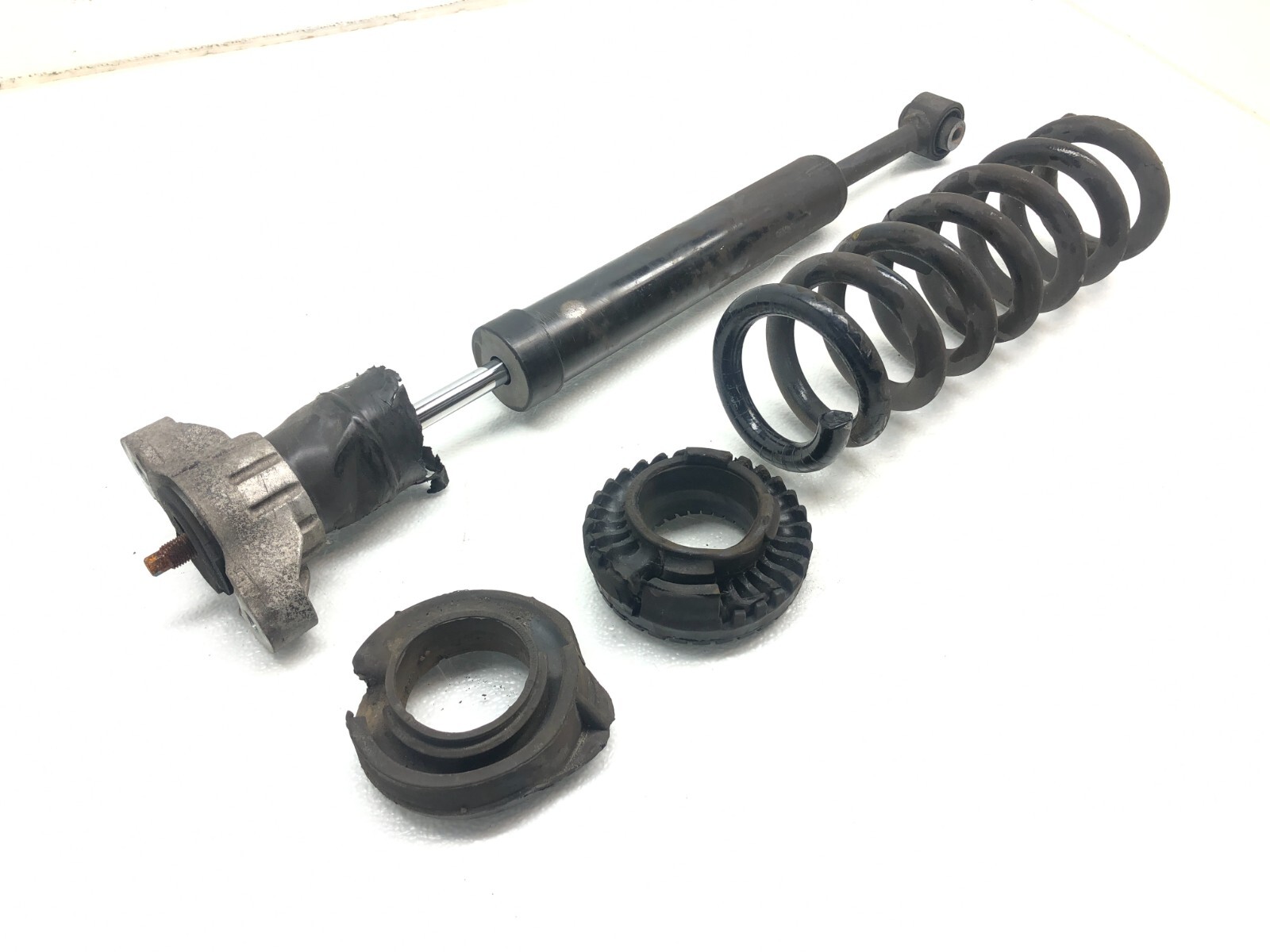 2014-2019 MASERATI GHIBLI RIGHT PASSENGER REAR SHOCK ABSORBER STRUT W/ COIL OEM.