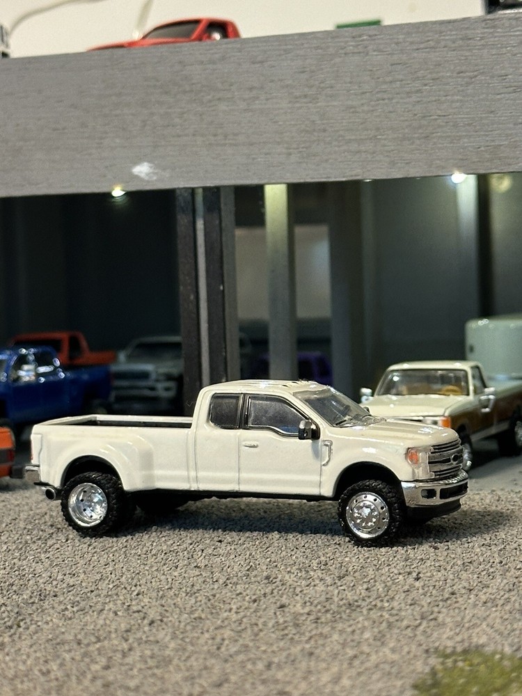 1/64 22” Alcoa Wheels W Mud Tires
