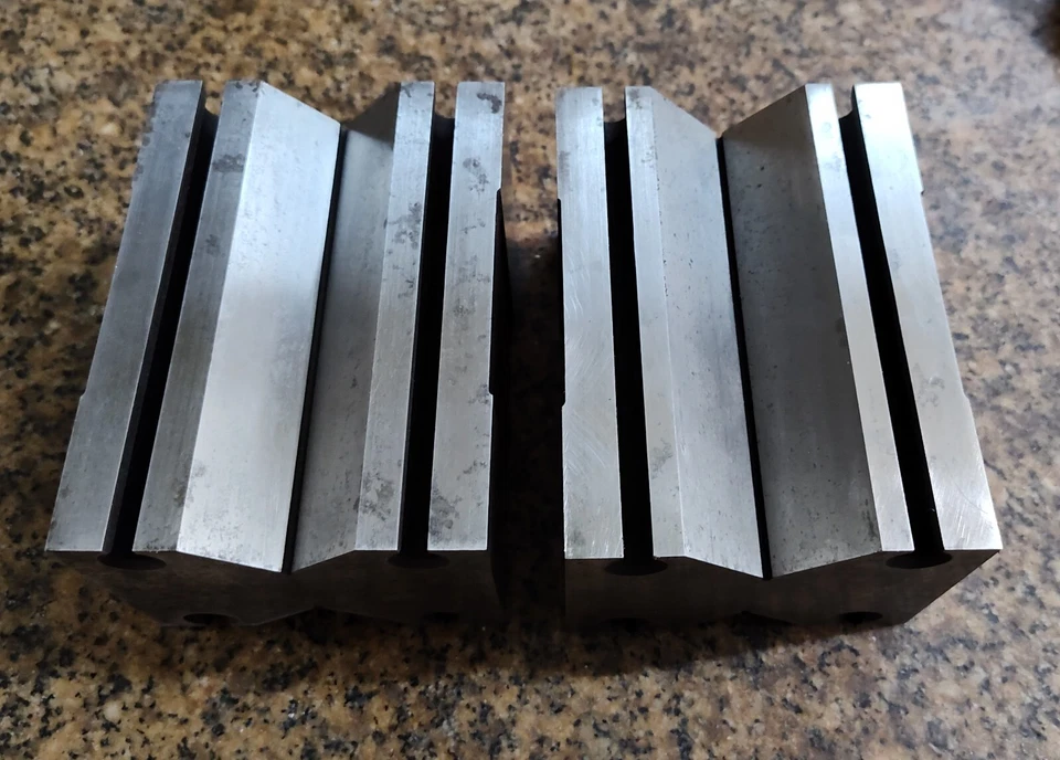 FOWLER PPSc 90 x 70 x 125 VEE BLOQUE CON ABRAZADERAS JUEGO DE 2 Foto 4 de 4