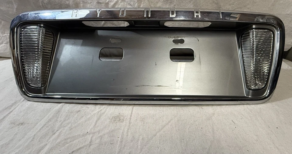 Отделка номерного знака задней панели багажника Hyundai XG350 2002–2005 годов выпуска A1914 от оригинального производителя DG1 - Изображение 2 из 4