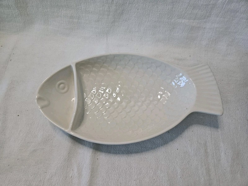Vintage Hall China 1150 White Divided Fish Dish Server Textured Scales Beach 