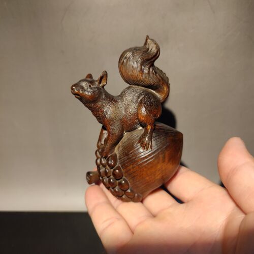 vintage carved wooden squirrel figurine decoration wood statue Boxwood Pinecone