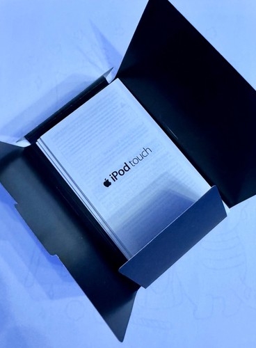 Apple iPod Touch 1st Generation 16GB (John Lennon Special Edition) - Picture 12 of 15