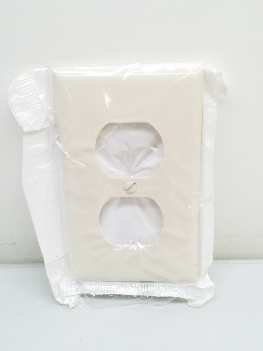024-80703-NT Leviton 1-Gang Duplex Device Receptacle Wallplate