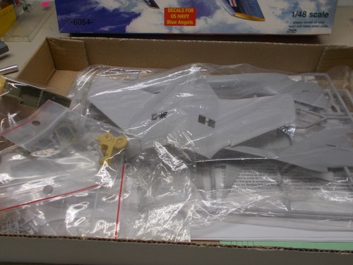 F.M.-#6054-GRUMANN F9F8 COUGAR-KIT- NON SIGILLATO-SCALA 1:48 - Foto 6 di 6