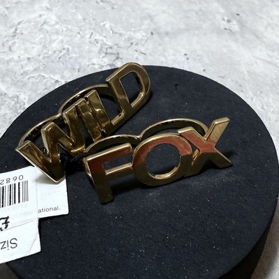WILD FOX Spell Out Ringe Größe Q (8) goldfarben Doppelfinger Kitsch Kostüm Retro