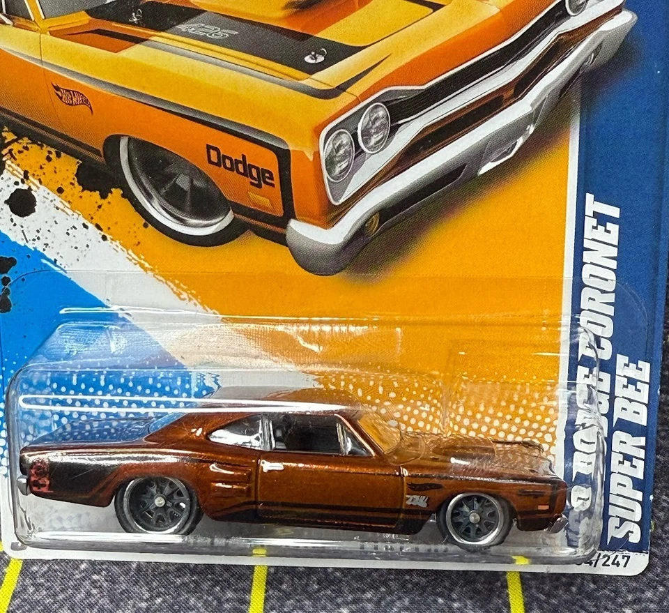 Dodge Coronet Super Bee Muscle Mania 2012 Hot Wheels Super Treasure Hunt '69 Foto 3 de 4