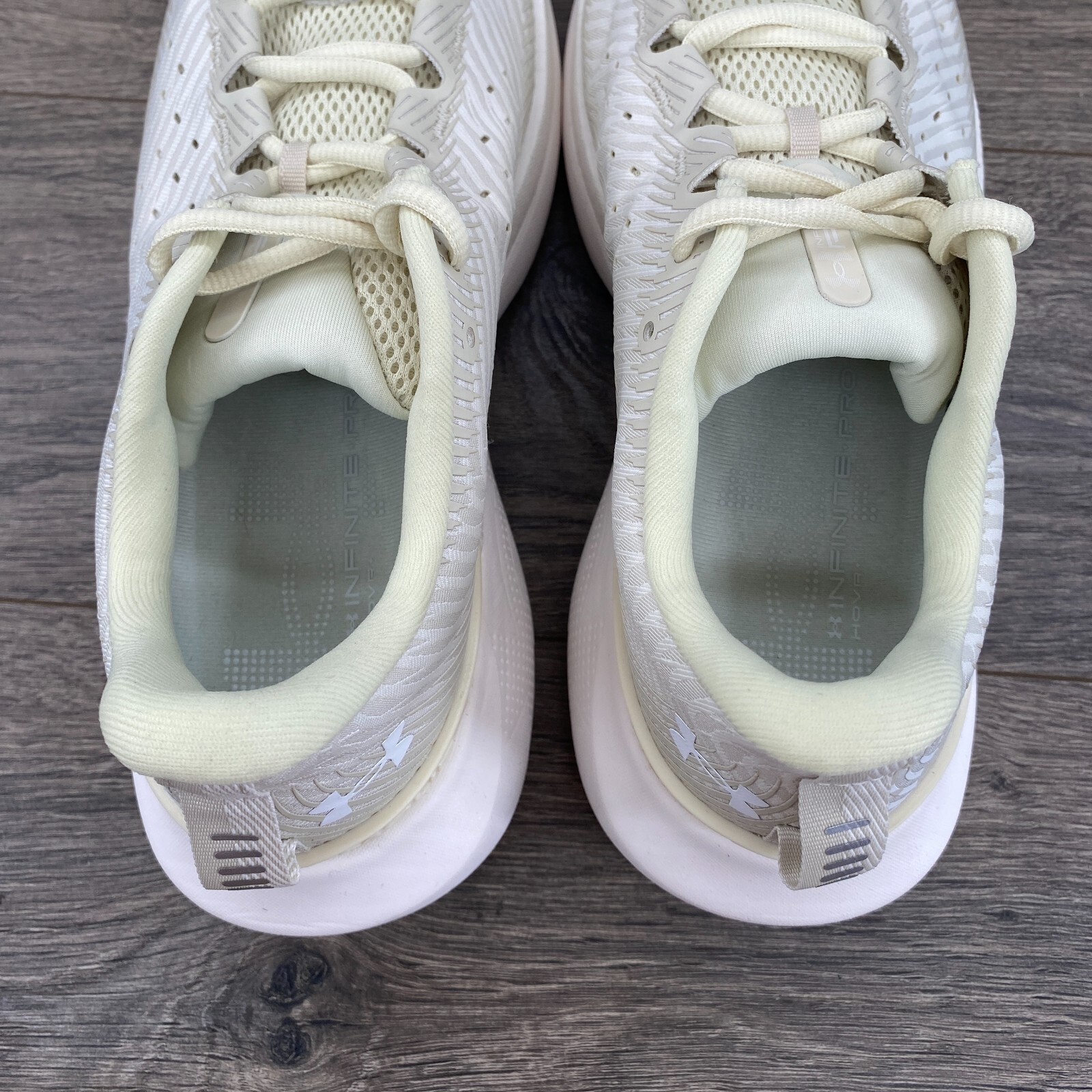 Under Armour W Infinite Pro Running Sneakers Women's Size 10 White 3027200-200 thumbnail 8