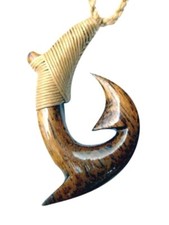 37MM GENUINE SOLID KOA WOOD HAWAIIAN JEWELRY MAKAU FISH HOOK PENDANT NECKLACE