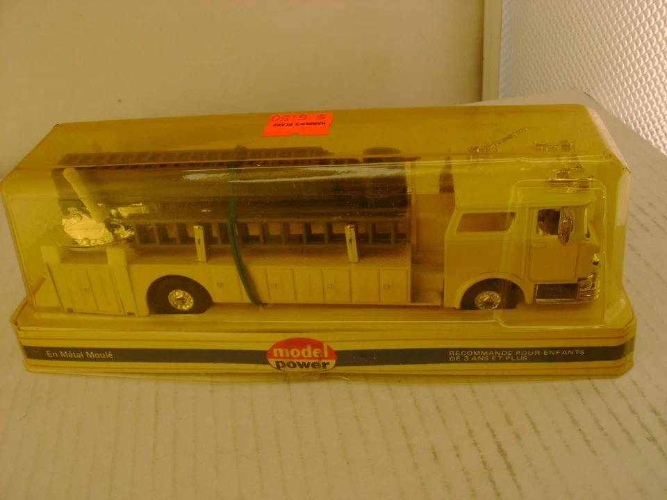 MODEL POWER PLAYART 1:48 SCALE YELLOW W/W CAB MACK FIRE ENGINE SNORKEL TRUCK NEW - Image 3 of 4