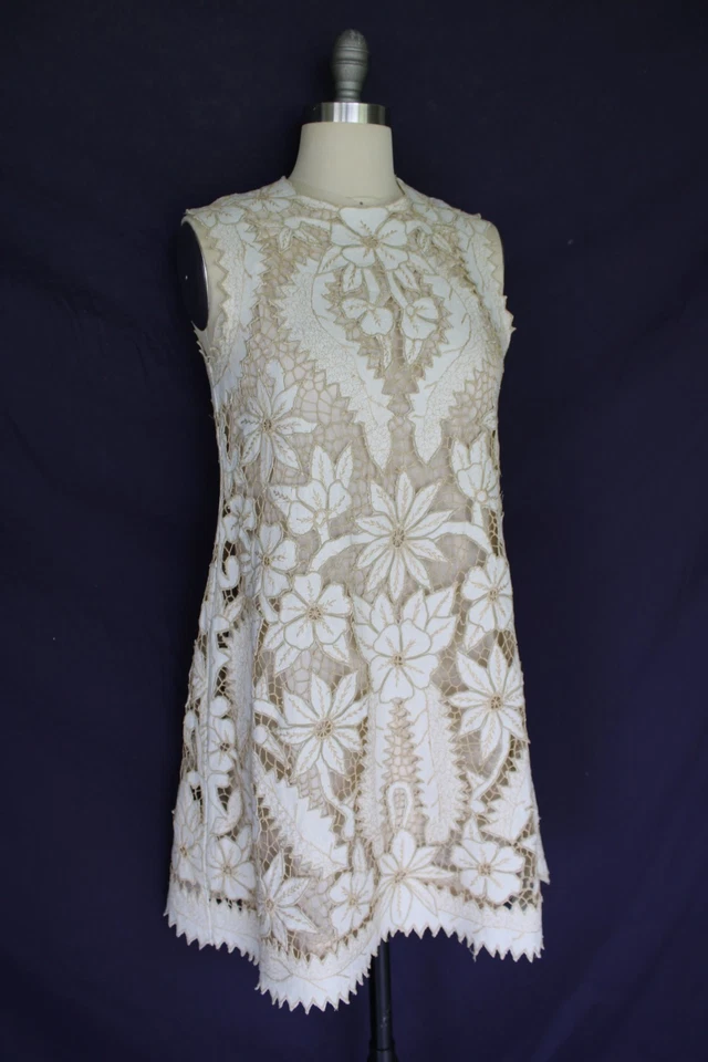 Vestido de encaje de lino eduardiano vintage 1960 corte trabajo bordado Mod Jackie O Oscar Foto 4 de 4