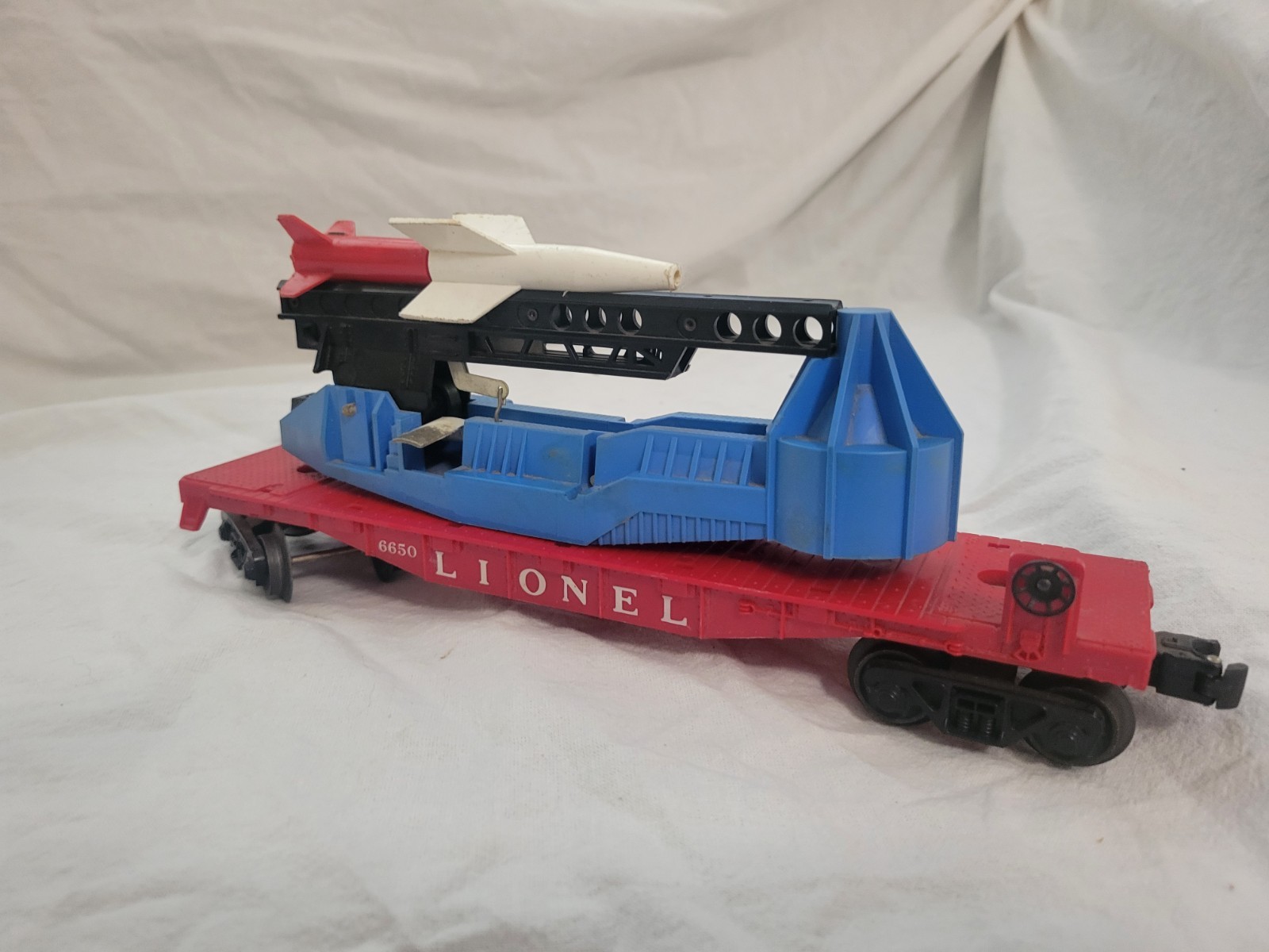 LIONEL POSTWAR 6650 IRBM LAUNCHER FLAT CAR Working Trigger Fires When Raised