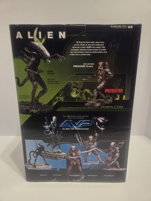 Alien 12” Figure McFarlane Toys Deluxe Large Scale Xenomorph