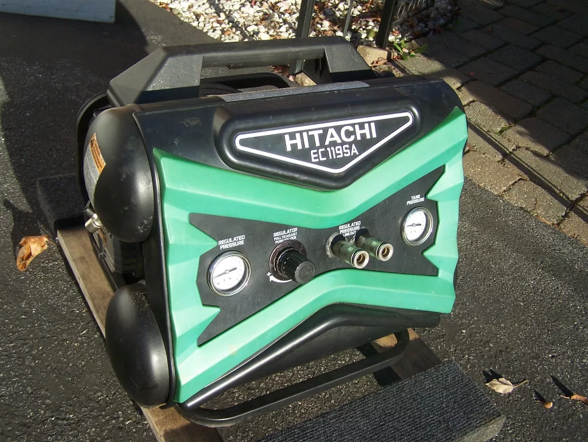 HITACHI EC1195 ELECTRIC 2.5 HP Portable 2 Port AIR COMPRESSOR WORKS