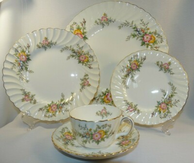 BEAUTIFUL MINTON CHINA YORK 5 PIECE PLACE SETTING S-501 MULTI-FLORAL ENGLAND