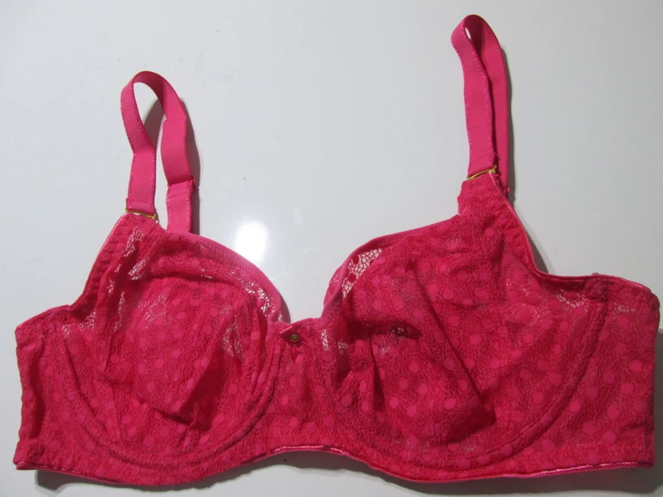 Sujetador Freya Talla 32DD Rosa Oscuro Con Aros Sin Forro Correas Ajustables Manchadas Foto 3 de 4