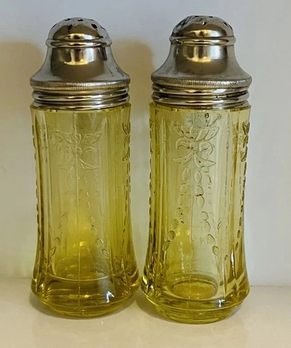 Federal Glass Madrid Salt Pepper Shaker Set 2pc Amber Yellow Depression Glass