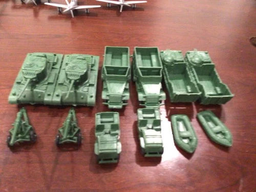 VINTAGE MARX BATTLEGROUND  Spinach COLORED vehicle lot of 2 color matched