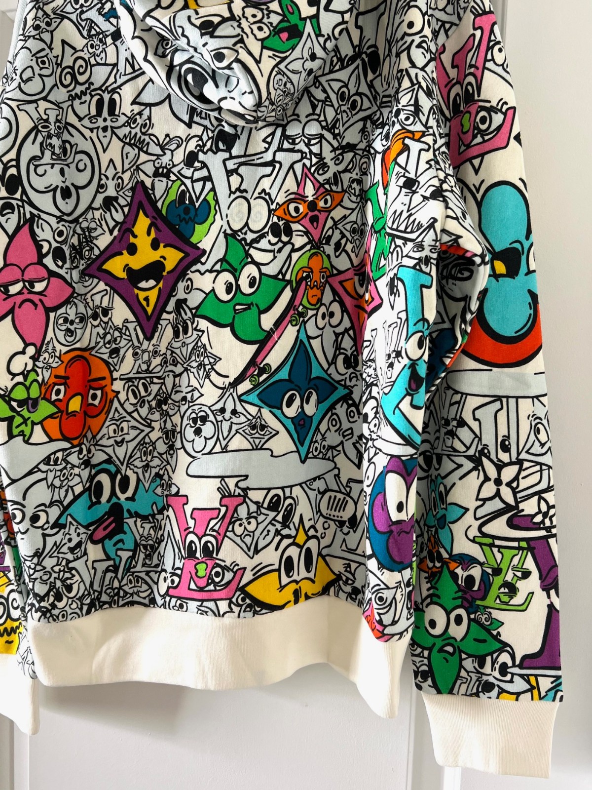 AUTHENTIC LOUIS VUITTON MONOGRAM COMICS HOODIE SW… - image 6