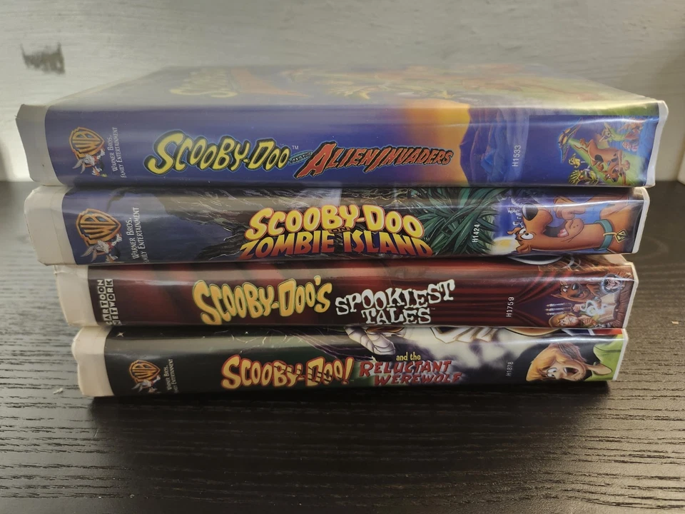 Scooby-Doo on Zombie Island VHS Lot - Sppoky Takes, Alien Invaders, Werewolf - Image 2 of 4