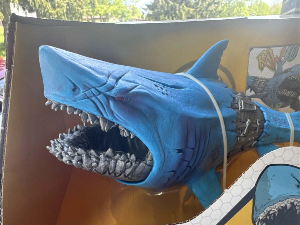 McFarlane Toys RAW 10 FREN-Z Cyber Shark WALMART EXCLUSIVE 12" de comprimento NOVO FECHADO - Imagem 2 de 4