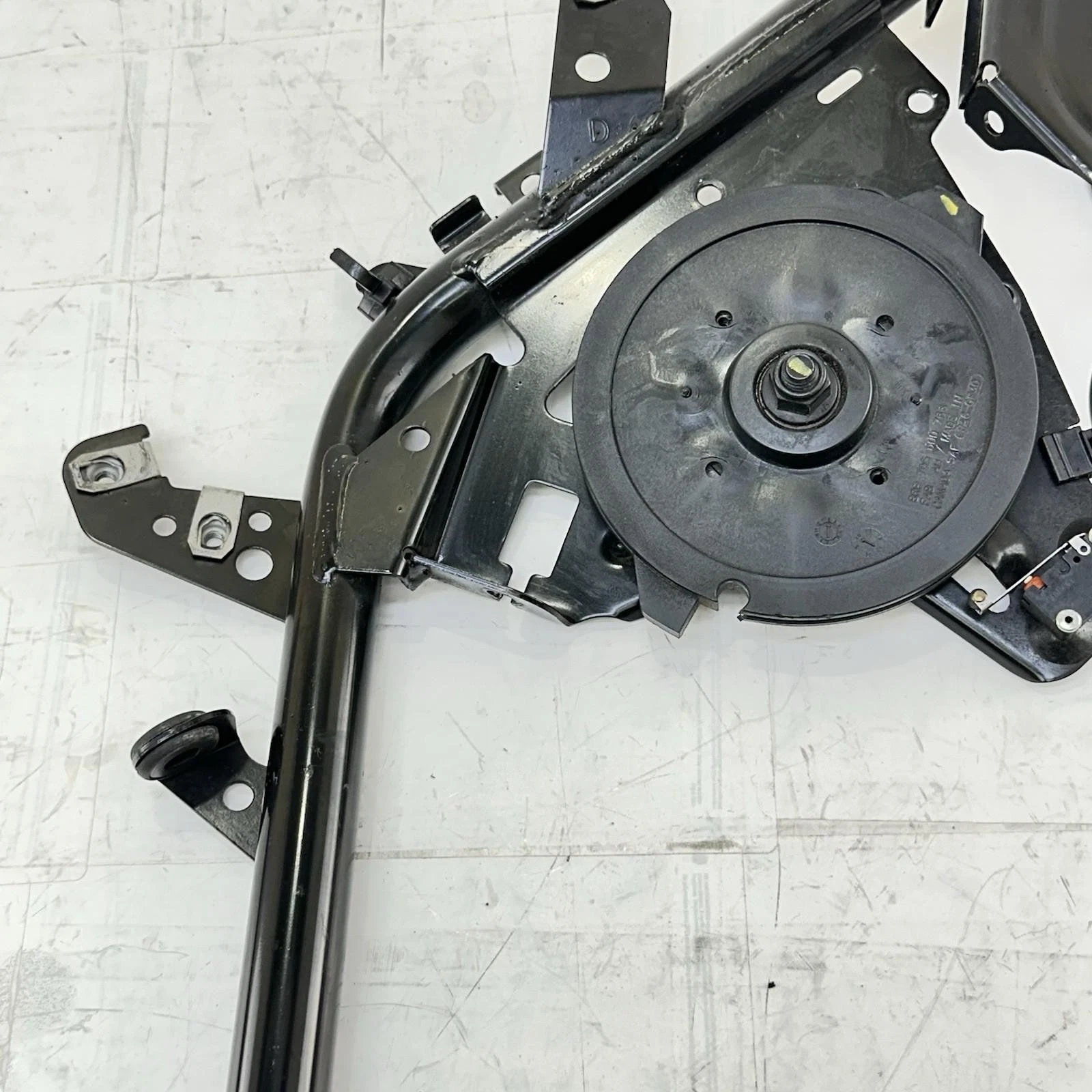 2016 CAN-AM SPYDER RT RIGHT SIDE BRACKET FRAME SUPPORT ASSY BLACK STOCK