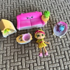 Shopkins Happy Places Rainbow Beach Pineapple Lily Hanging Out Surprise Me Pack