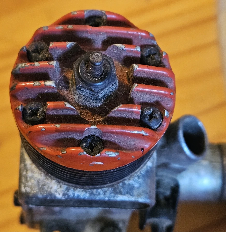 Rare McCoy 29 Red Head Model Engine With Plastic Propeller Piston Moves GS14 - Image 3 of 4