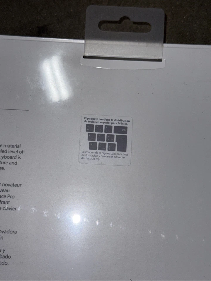 New Spanish Layout Microsoft Surface Pro Poppy Signature Keyboard Red 8XA-00082 - Image 4 of 4