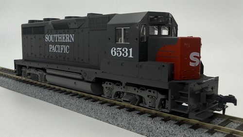 Locomotora motorizada HO Kato Southern Pacific GP35 6531 fase Ia con frenos dinámicos | Condition: Used