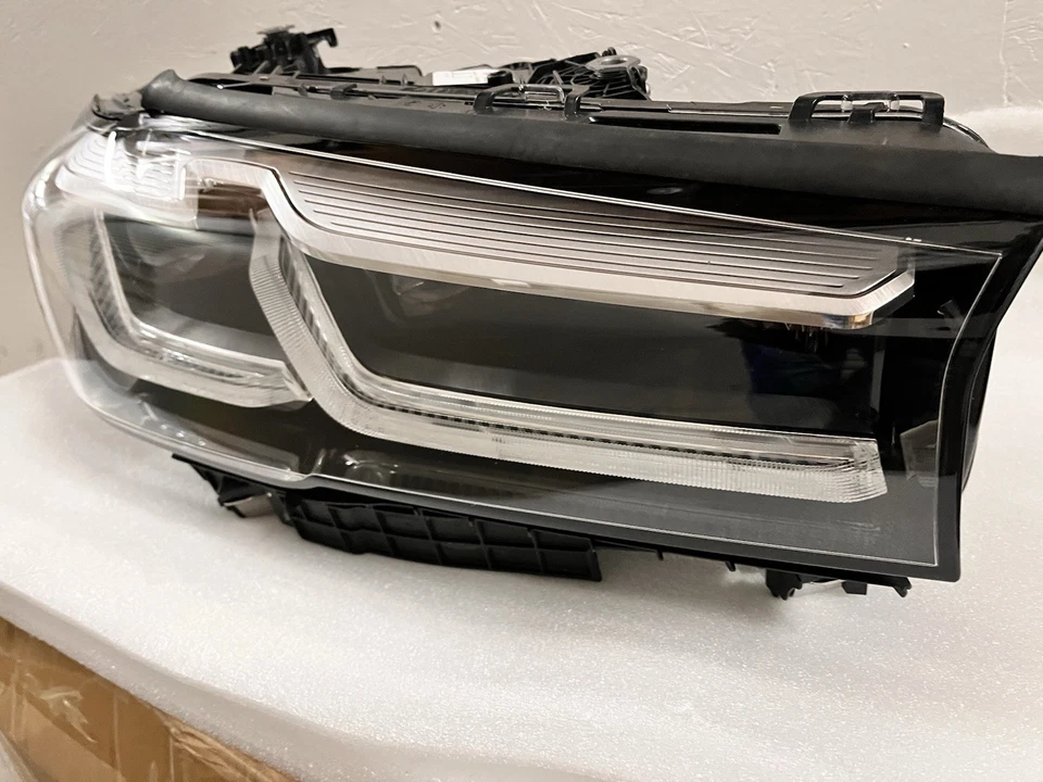 Faro derecho cromado adaptativo LED 12021-2023 BMW SERIE 5 540i 530i Foto 3 de 4