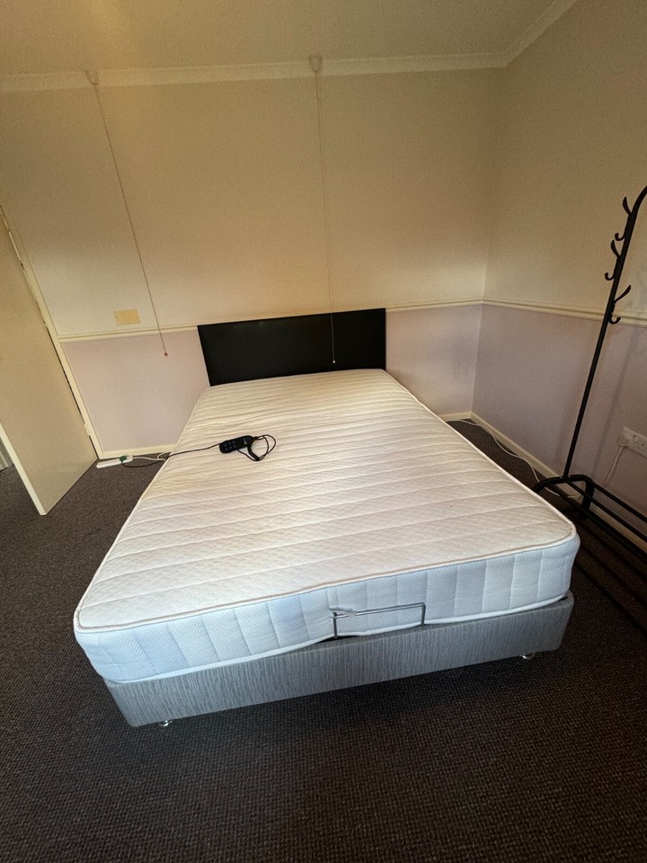 Double Electric Bed 4ft6 adjustable great for mobility headboard and