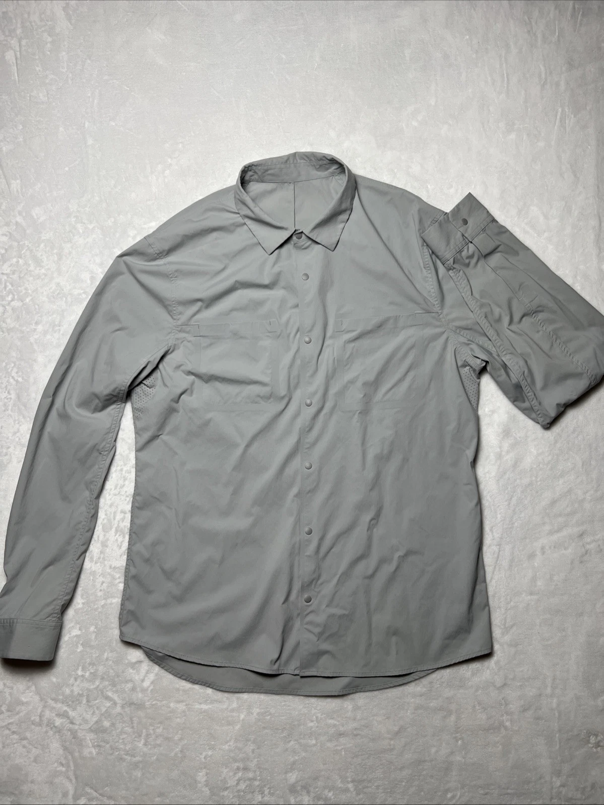 Lululemon Mens M Snap Button Front Gray Double Pocket Nylon Outdoor Hiking Shirt