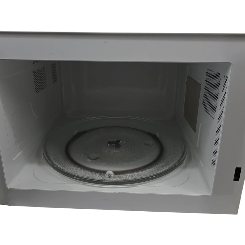 Magic Chef Countertop Microwave Oven MCM1110W - Image 4 of 4