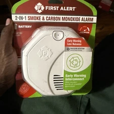 First Alert Wireless Interconnect Battery-Powered Photoelectric Smoke and Carbon