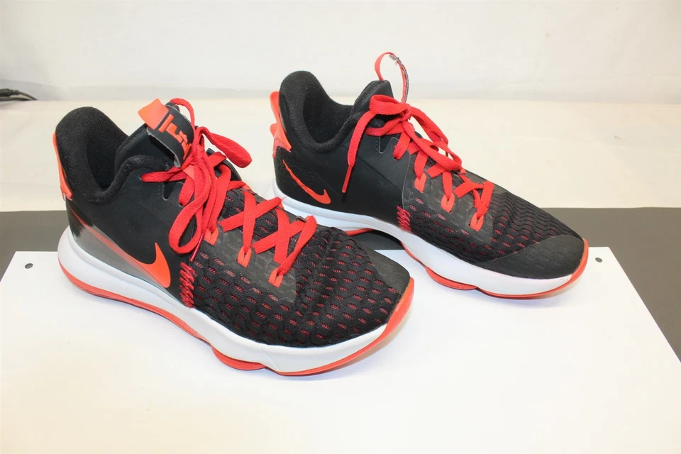 Zapatos de baloncesto vintage Nike Lebron Witness 5 negros y rojos para hombre 8 EE. UU. / 41 EUR Foto 2 de 4