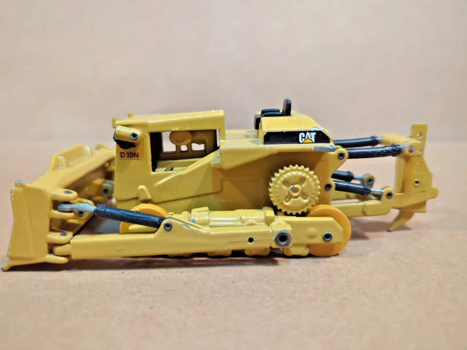 Tractor de Metal Miniatura Joal Nº 220 Cat D10 Hecho en España Foto 4 de 4