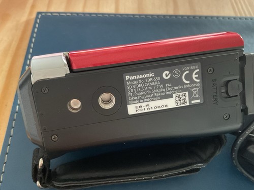 Panasonic SDR-S50 Handheld camcorder red With Charger And SD CARD - Picture 6 of 9