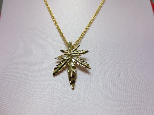Alternate view of Gold Plated Pot Leaf Charm &18" 14kt Gold Plated Rope Chain Set- 116