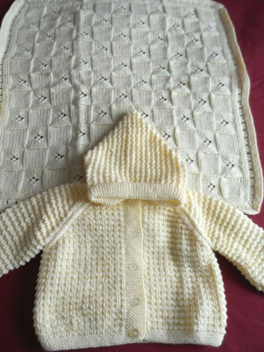ASSORTED HAND KNITTED HOODED JACKETS AND MATCHING PRAM BLANKET. - Picture 10 of 21