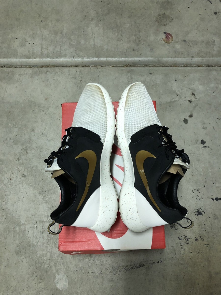 nike roshe run gold trophy