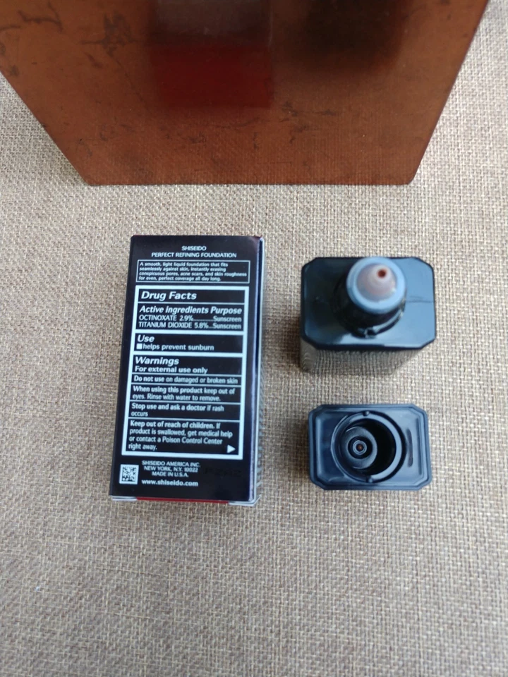 Shiseido Perfect Refining Foundation SPF 15 ~ D20 Rich Brown (med deep)1 oz BNIB - Image 3 of 4