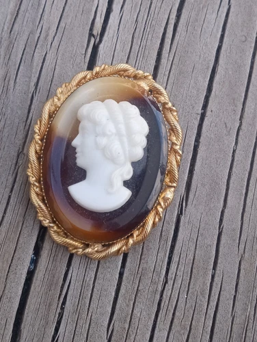 Vtg Glass Cameo Brooch Pendant Victorian Style Gold Tone Costume Jewelry
