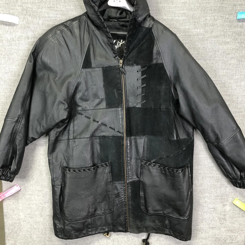 Jaqueta Winnit Masculina Pequena Preta com Capuz Patchwork Couro Camurça Zíper Completo Bolsos - Imagem 2 de 4