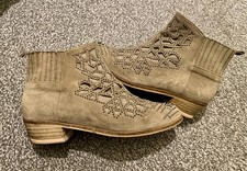 Rare ZARA Chelsea Boots, Size 5, Tahoe,Studded, Cowboy,Western,Unusual,Free Post