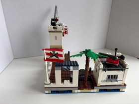 LEGO Pirates: Soldiers' Fort (6242)