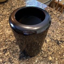 Apple Mac Pro 2013 12 core 2.7ghz, 1TB SSD, 64gb Ram, Firepro D300