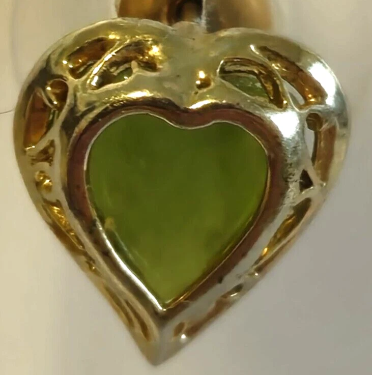 Vintage Gold Tone Metal Heart Shape Green Enamel Costume Fashion Earrings Foto 3 de 4