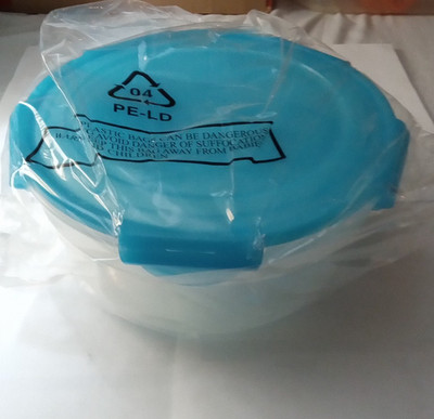 Lock & Lock 9'' dia HSM 947 3.4L w/ 2 small containers inside. blue, NEW SEALED